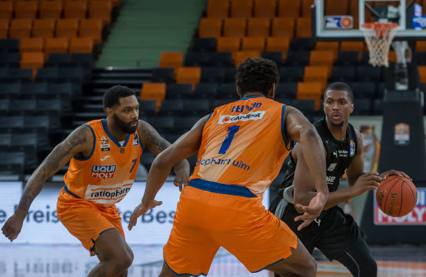 其替补席的 其替补席的